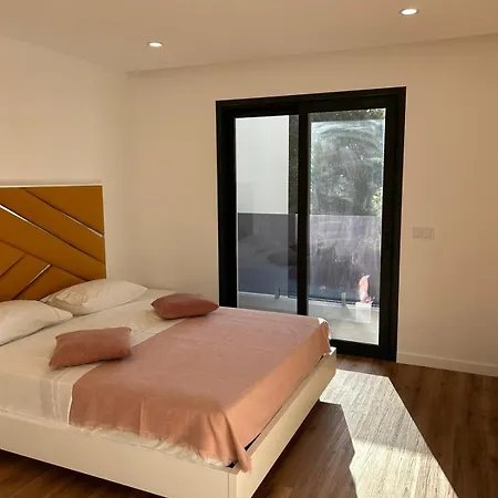 Sisters -200m2 Centre *