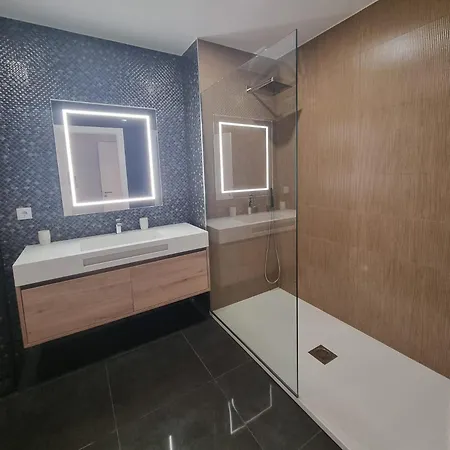 Sisters -200m2 Centre *