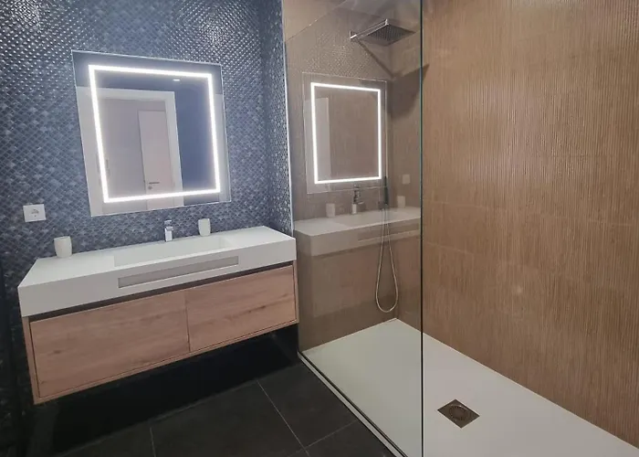 Sisters -200m2 Centre *